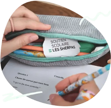 Eleve qui prend des cours de soutien scolaire avec Les Sherpas