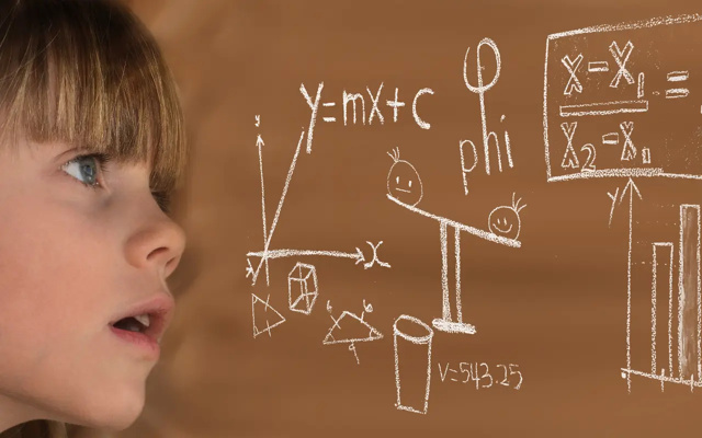 Collégienne qui cherche à résoudre un problème