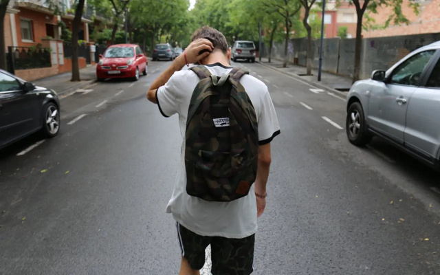 Lycéen déçu par ses mauvaises notes