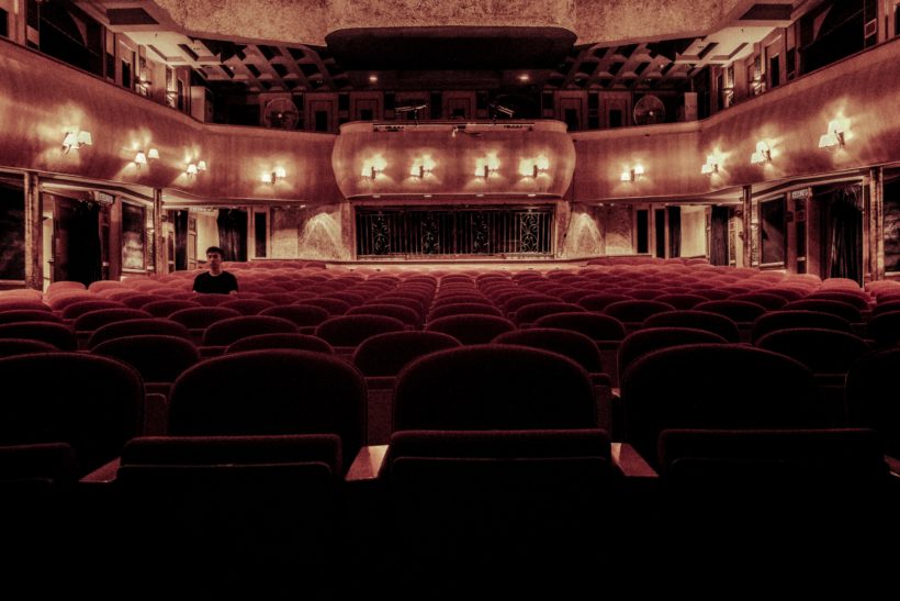 à l'intérieur d'un théâtre