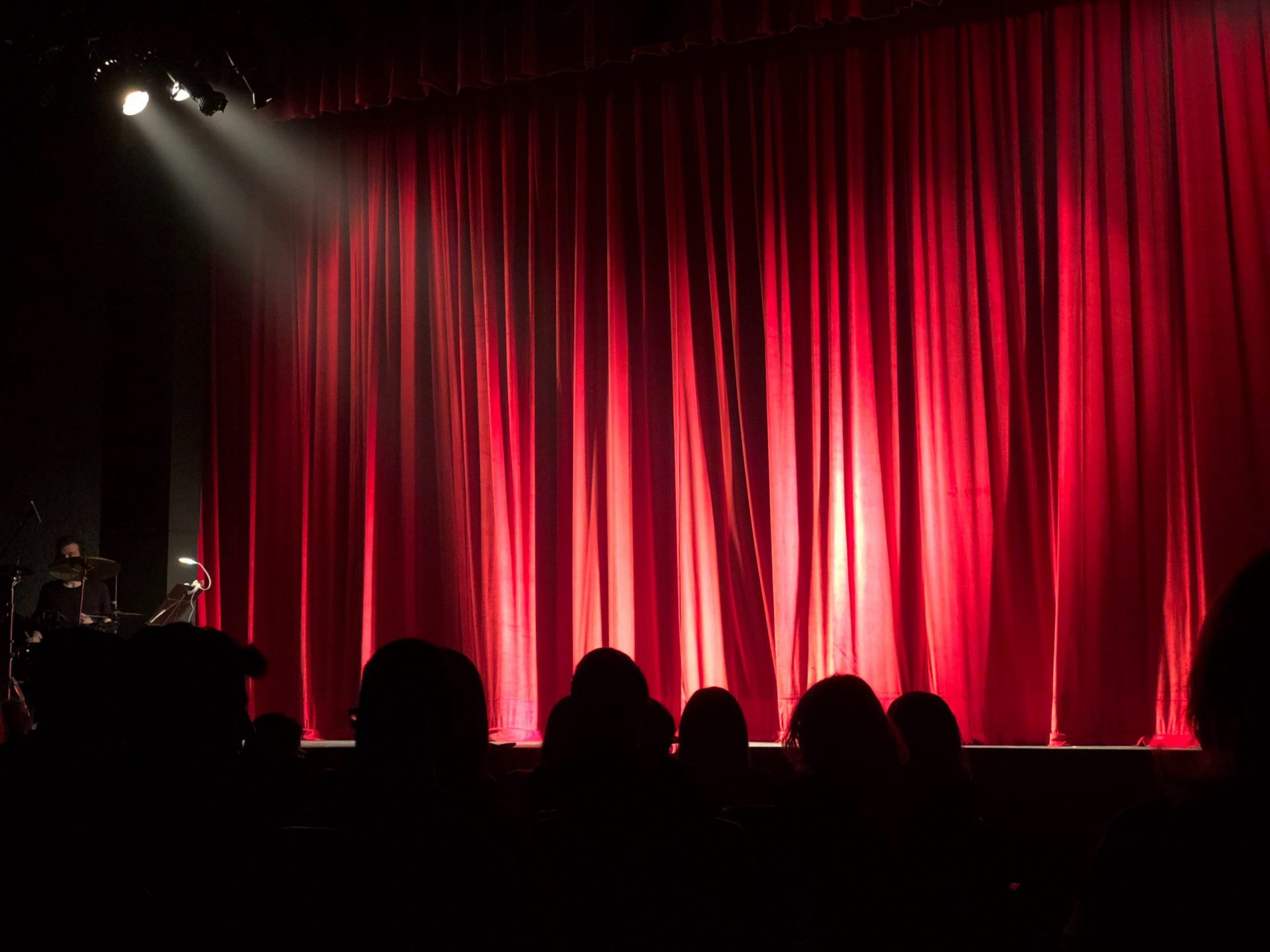 rideau au théâtre