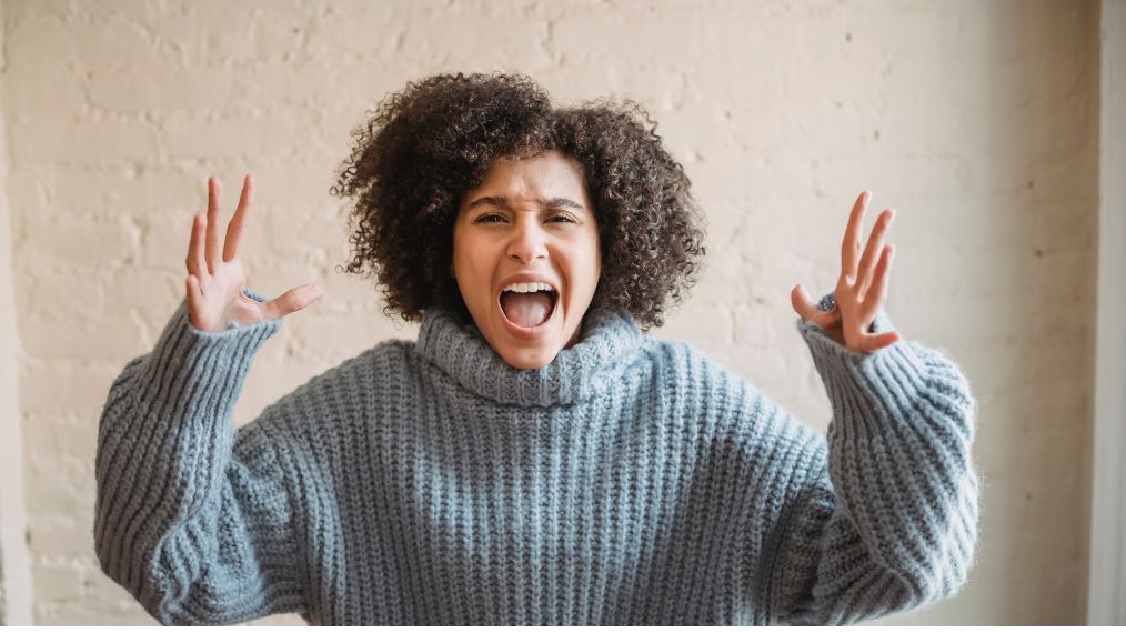 femme énervée