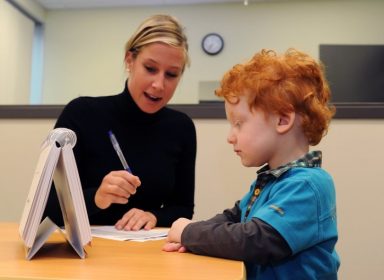 Découvre la fiche métier orthophoniste