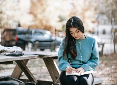 5 podcasts qui vont te faire réviser la philo