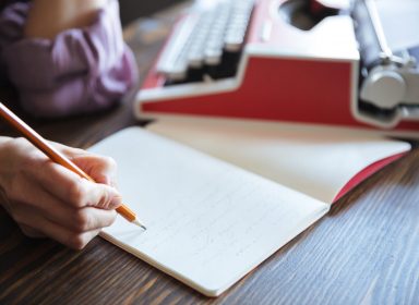 Stendhal, Molière, Voltaire… Ces écrivains qui ont écrit sous pseudonyme