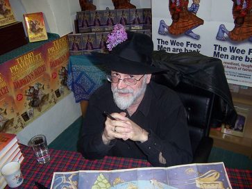 Terry Pratchett, le maître de la fantasy britannique ️