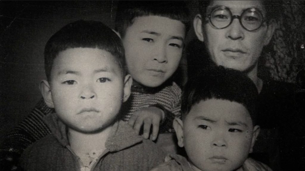 Hayao Miyazaki enfant (tout à gauche) et sa famille 
