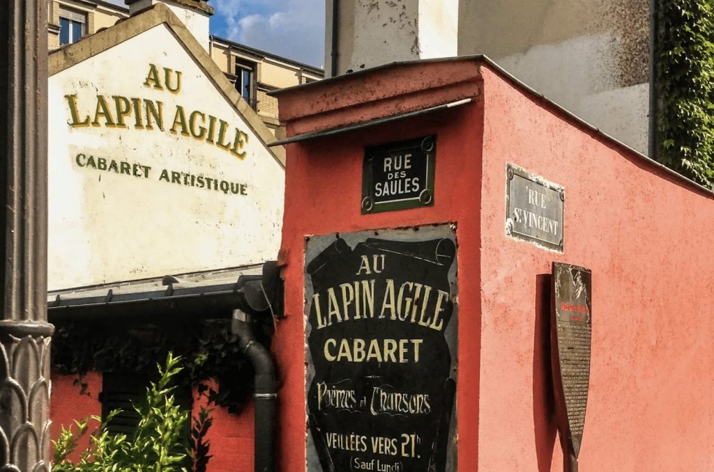 Le Lapin Agile, une taverne incontournable pour les artistes du XXᵉ siècle.