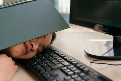 Burn-out étudiant : qu’est-ce que c’est, comment s’en sortir ? 