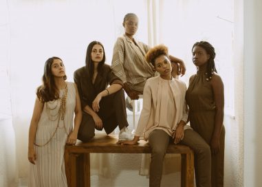 un groupe de femmes badass