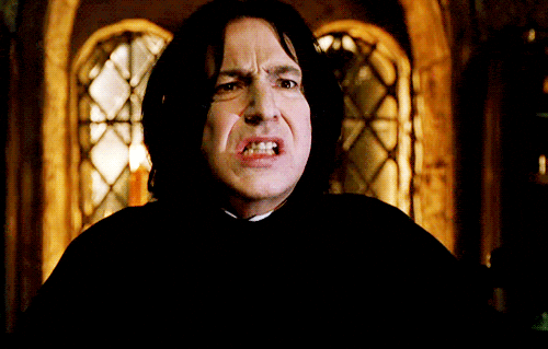 Severus Rogue demande le silence.