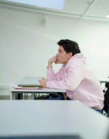 Image d'un gars en cours