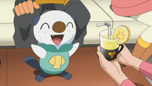 Un Pokémon boit une limonade.