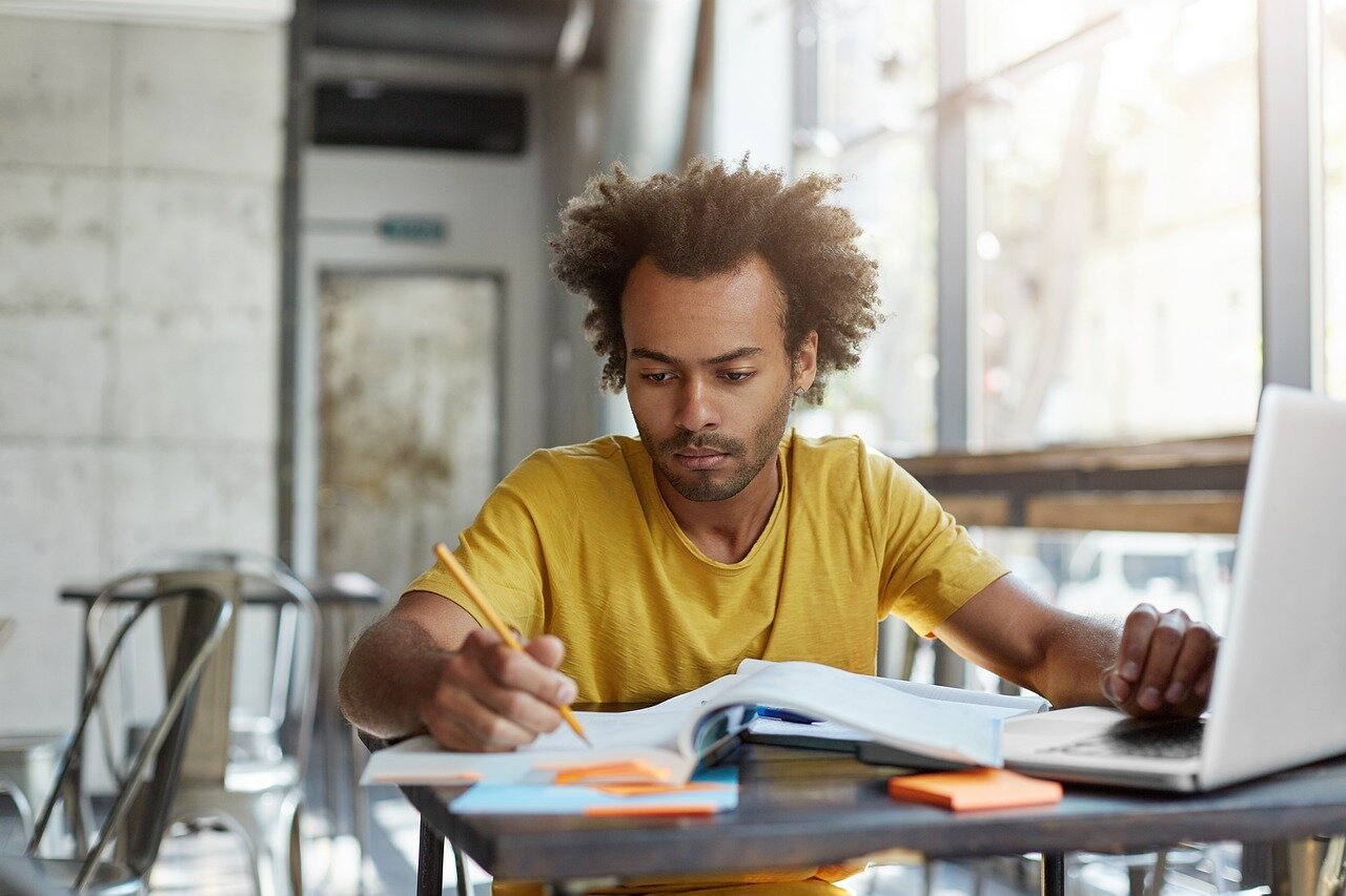 Etudiant qui travaille